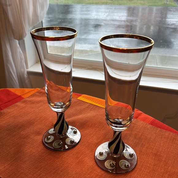 Gold and Silver Ornate Drinkware Flutes - Picture 8 of 9